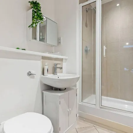 Desert Oasis 2 Bed 2 Bath Parking Netflix * Birmingham