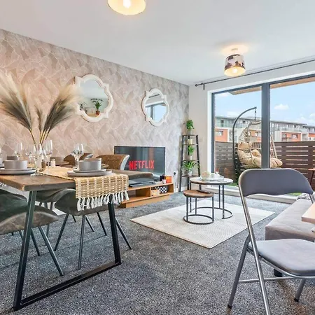 Desert Oasis 2 Bed 2 Bath Parking Netflix Birmingham