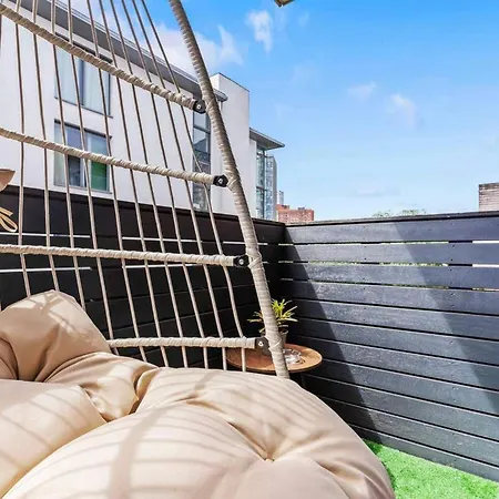Desert Oasis 2 Bed 2 Bath Parking Netflix Apartment