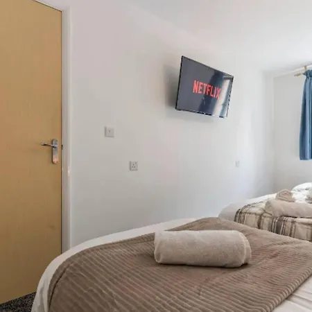 Apartment Desert Oasis 2 Bed 2 Bath Parking Netflix Birmingham