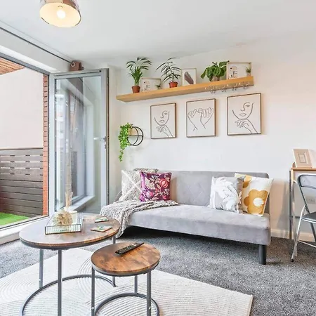 Desert Oasis 2 Bed 2 Bath Parking Netflix * Birmingham